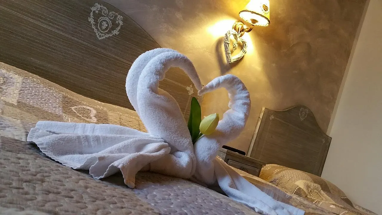 La Casa Delle Rondini Bed & Breakfast Roncoferraro 3*,  Italy