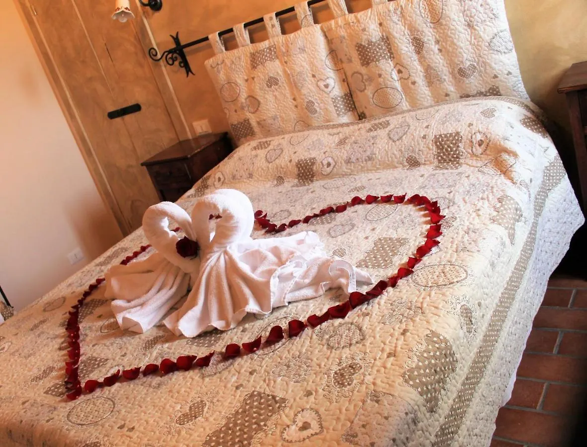La Casa Delle Rondini Bed & Breakfast Roncoferraro 3*,  Italy